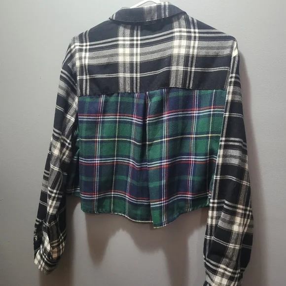 Forever 21 Cropped Plaid Button Front Shirt M - Picture 5 of 5